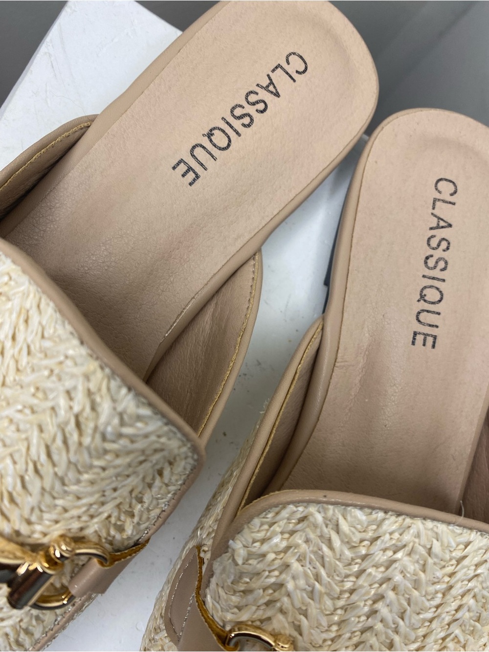 Classique Slip-On Mules with Gold Chain Detail (Sz 9.5) - Picture 2 of 4